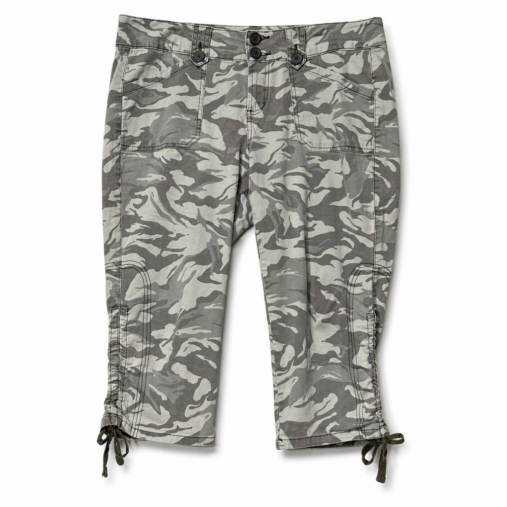 LEI Capris Size 16 Green Camouflage Low Rise Pants Capri Y2K Gorpcore